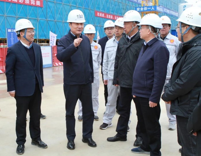 省人大常委會副主任、省...